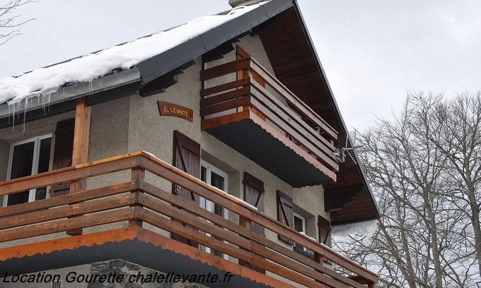 Eaux-Bonnes Ski Chalet | Chalet apartment in resort center with private parking & garage