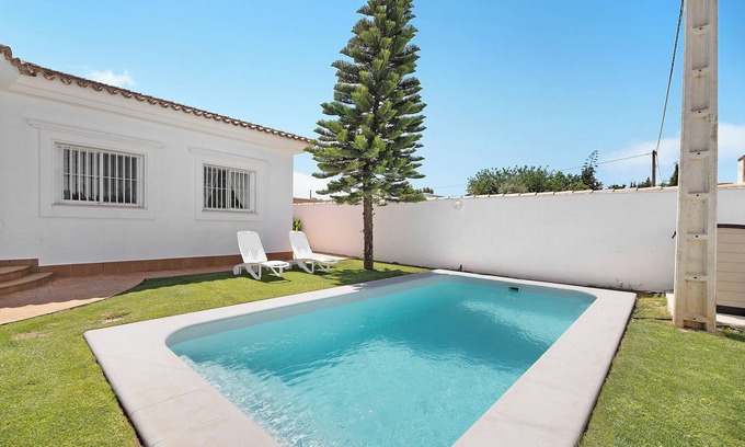 Chiclana de la Frontera House | Chalet Casa Abedul Sancti Petri with Pool, Garden & Wi-Fi