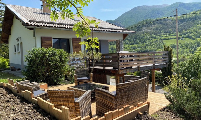 Colmars Ski Chalet | Chalet Familial de Standing vue sur les Montagnes du Parc National du Mercantour