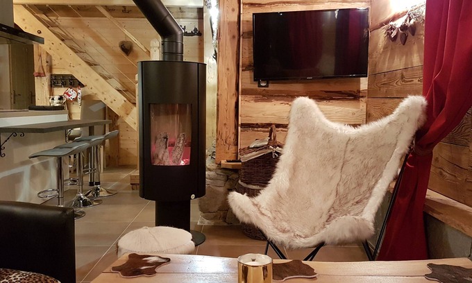 Thones Ski Chalet | Chalet LE BOIS DU ROC with large jacuzzi