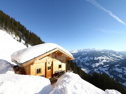 Hippach Ski Chalet | Chalet Nase at 1700m in the Zillertal