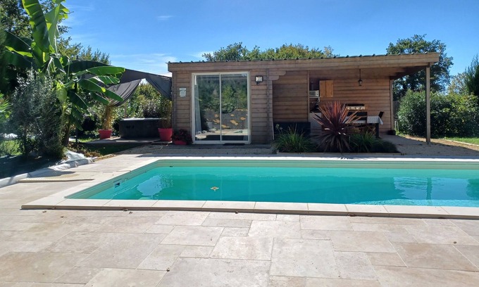 Soulaures Ski Chalet | Chalet room with swimming pool, spa and summer kitchen in Monpazier in Périgord