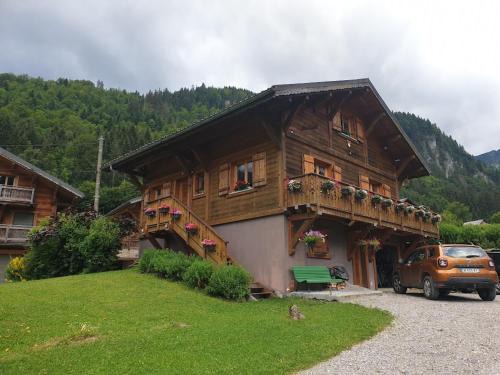 Abondance Ski Chalet | Chalet spacieux avec garage privé, animaux acceptés, terrasse et jardin, idéal pour familles ! - FR-1-692-101