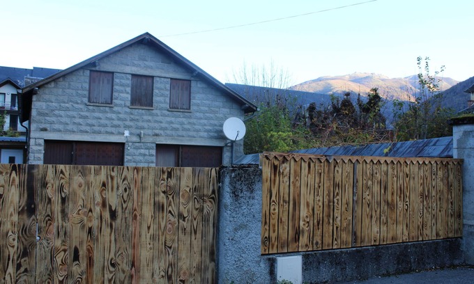 Bagneres-de-Luchon Ski Chalet | Chalet "The 5 Peaks