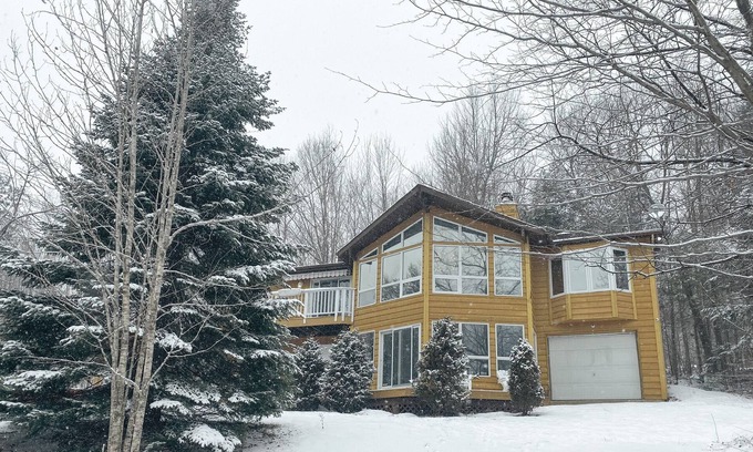 Saint-Hippolyte Ski Chalet | Chalet the little chick