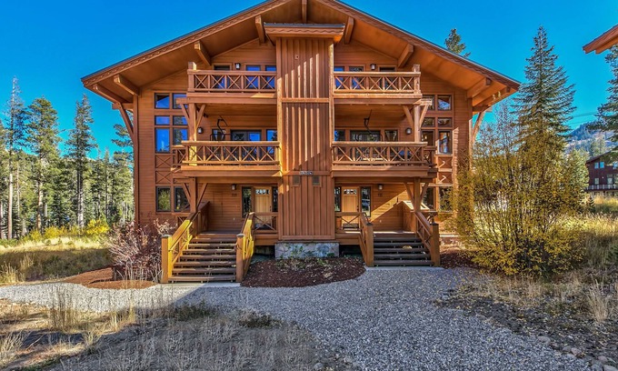 Sugar Bowl Resort House | Chalet Town Home 08