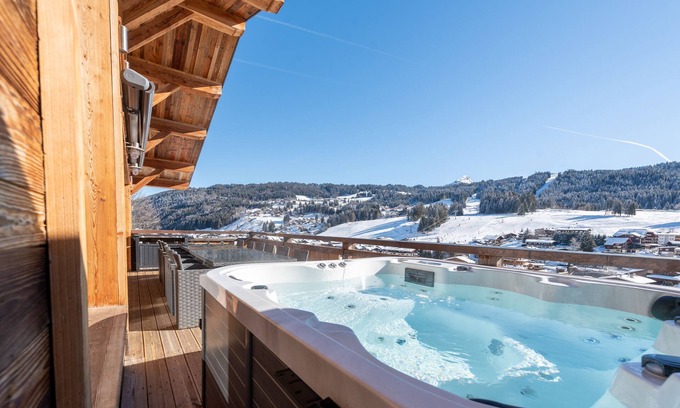 Les Gets Ski Chalet | Chalet with jacuzzi near the center and 180 ° view of the village and slopes