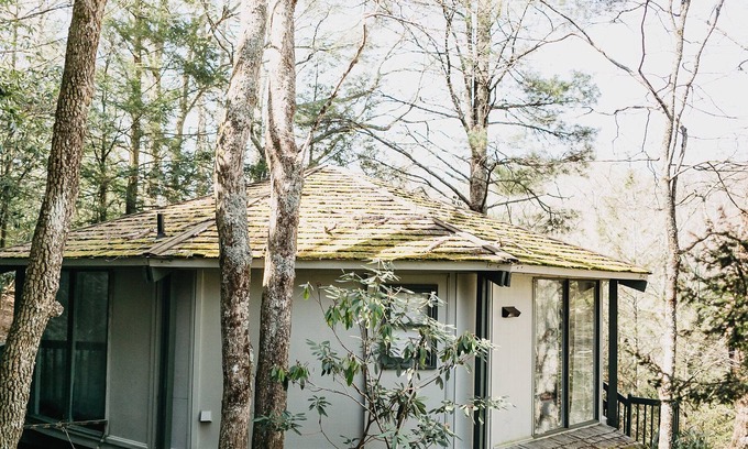Boone Ski Chalet | Chalet with privacy in the exclusive gated Hound Ears Country Club Community