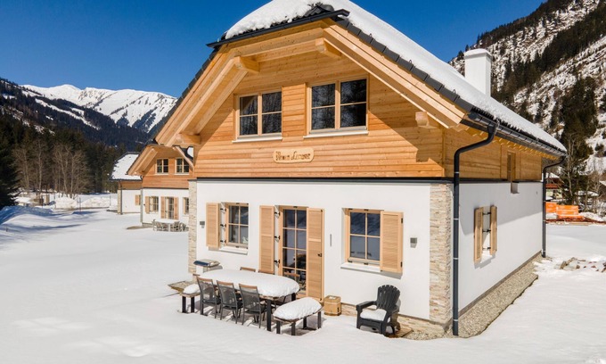 Donnersbachwald Ski Chalet | Chalet with sauna, hot tub and enclosed garden