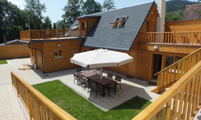 Ceska Ves Apartment | Chalets under Falcon Ridge