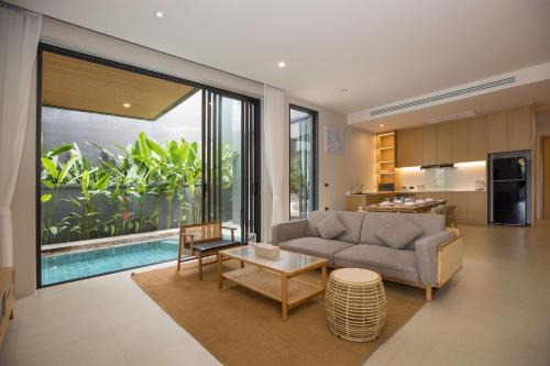 Chalong Villa | Chalong Bay View 3BR Pool Villa Long One B10
