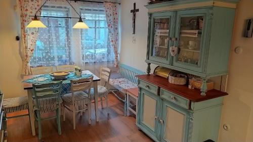 Hruba Vrbka House | Chalupa u Holoubků