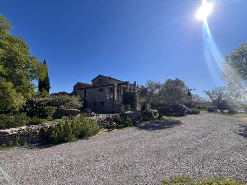 Labeaume Bed & Breakfast | Chambre d'hôtes et de charme "Au Clos des Ammonites chez Ange&Sébastien "