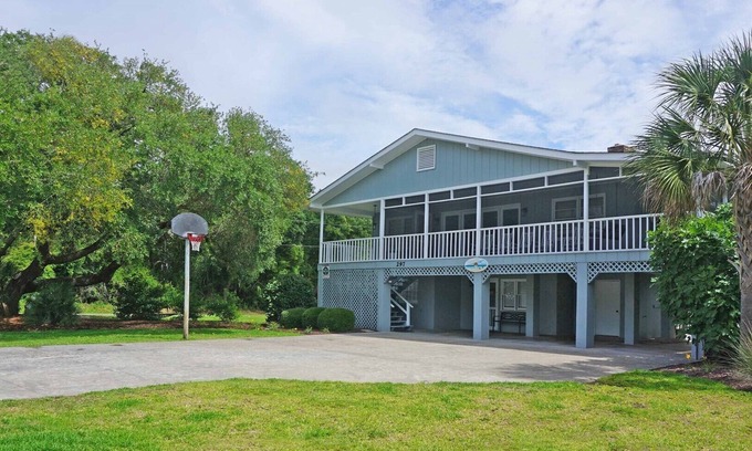 North Litchfield Beach House | Champagne Shores Dog Friendly, 2 Full Kitchens
