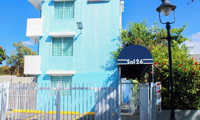 Ponce Centro Apartment | Chandelier 301
