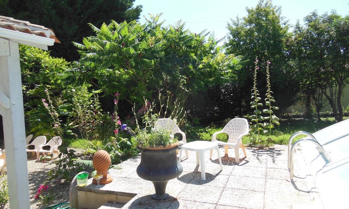 Celles Bed & Breakfast | Character room for rent mini 2 nights