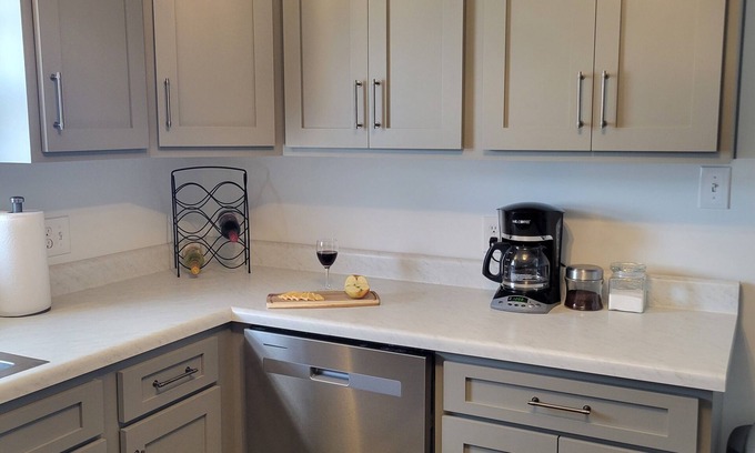 Houston County House | Charm Meet Convenience 3-bedroom house in Bonaire with WiFi on a large lot