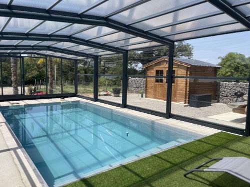 Couzon House | Charmante bergerie rénovée avec piscine chauffée intérieure - FR-1-489-471