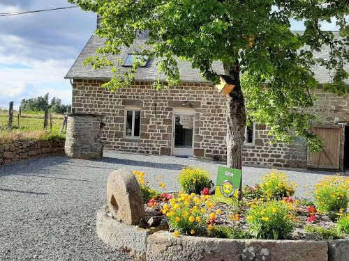 Saint-Fraimbault House | Charme rural avec Wifi et animaux acceptés - FR-1-497-74
