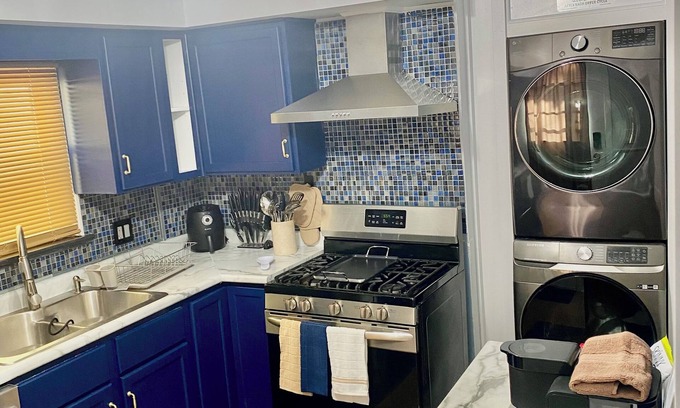 Toledo House | Charming 1-3 Bedroom Retreats with Spa Perks.