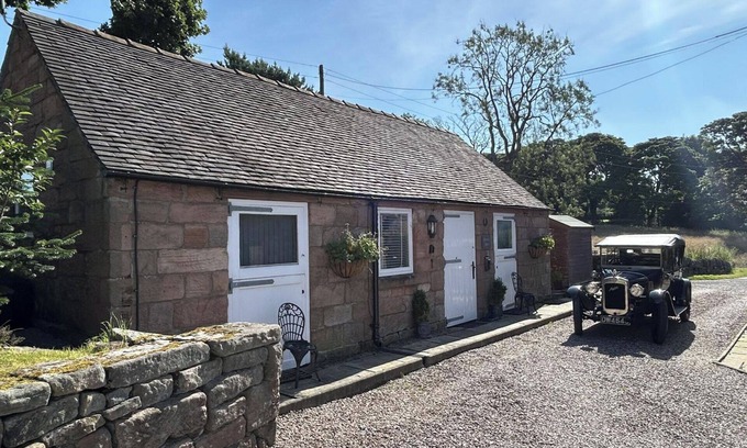 Cauldon Low House | Charming 1 Bed Peak Dist Cottage Barn Alton Towers