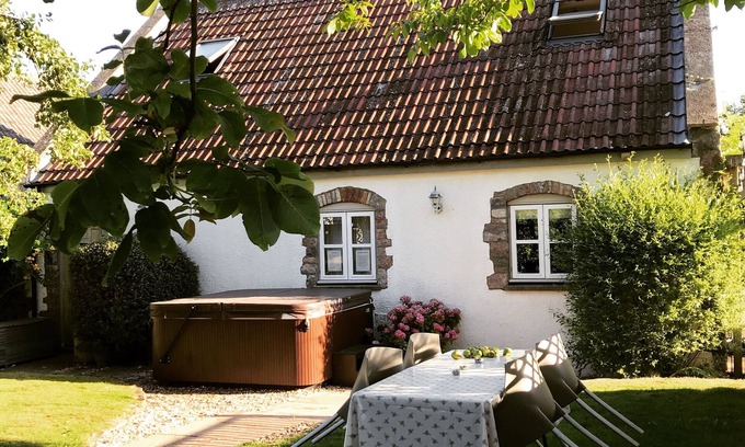 Winscombe Cottage | Charming 1-bedroom Annex,hot tub in stunning mendip retreat, near BristolAirport
