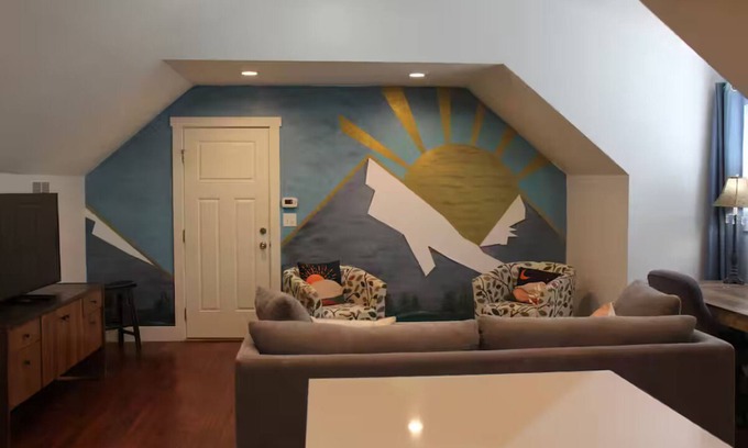 Harrisville Apartment | Charming 1-bedroom apartment in marvelous Ogden with everything you need.