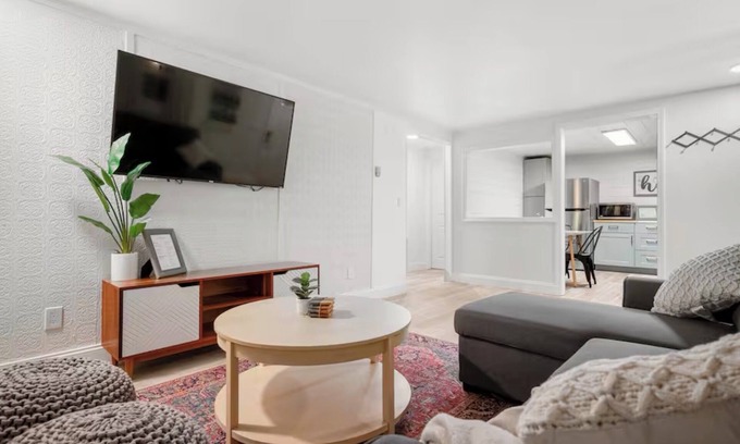 Spenard Apartment | Charming 1-bedroom ground level apartment in Anchorage