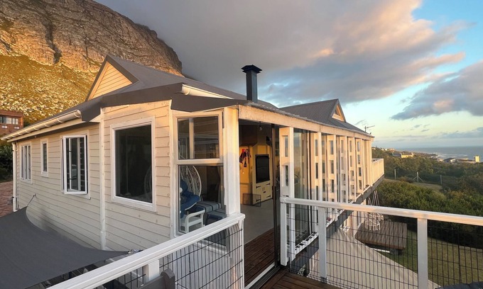 Betty's Bay House | Charming 1-bedroom house in gorgeous Betty's Bay with WiFi