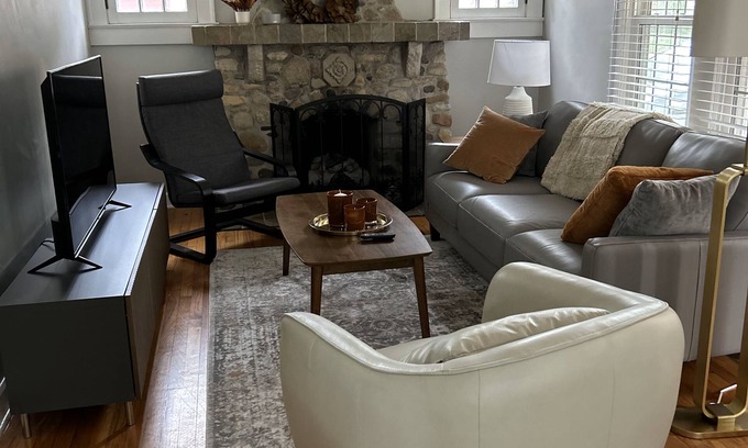 Indianapolis House | Charming 1925 Home In Broad Ripple - Sleeps 6, Modern Comforts & Prime Location