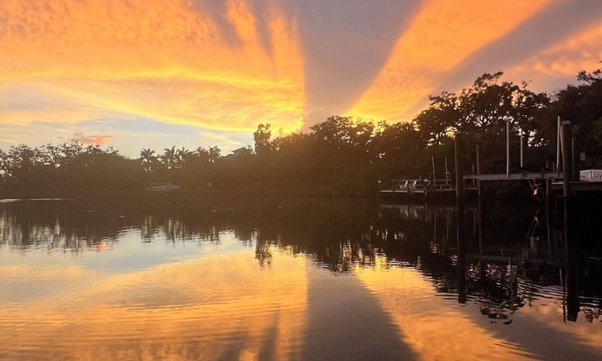Gulf Gate Estates Cottage | Charming 2/2 artist cottage & private dock 5 minutes drive from the Siesta Key