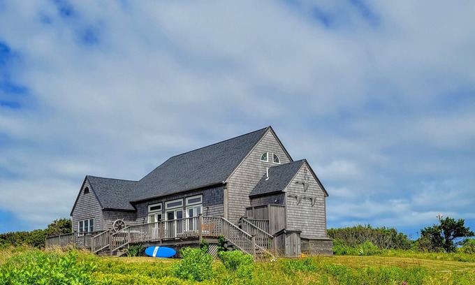 Madequecham House | Charming 2 B 1.5 Ba Spacious Beach House