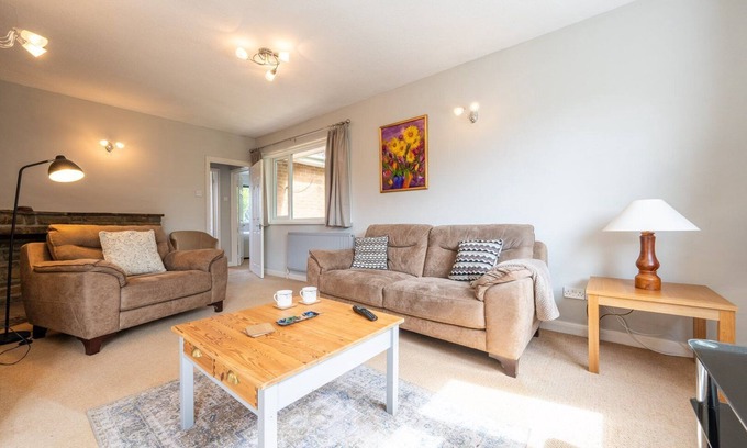 Radyr and Morganstown House | Charming 2-Bed Detached Home in Radyr