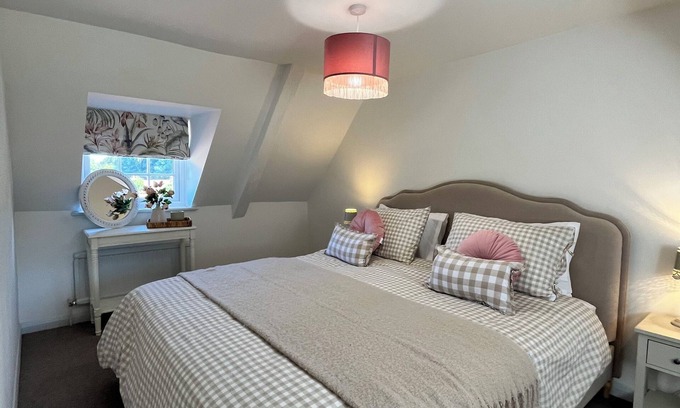 King's Lynn Cottage | Charming 2-bedroom cottage in Castle Rising near Sandringham estate