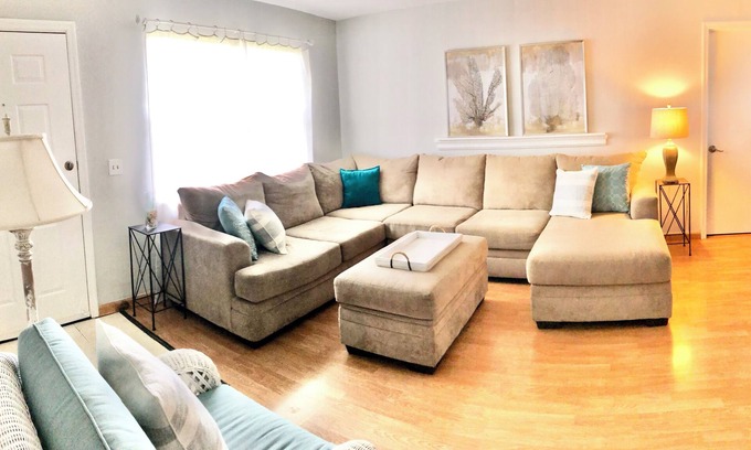 Port Saint Lucie House | Charming 2-bedroom house in Port St. Lucie with AC, WiFi. The beach = 20 Minutes