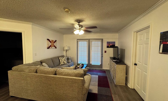 Tuscaloosa Apartment | Charming 2-bedroom 2-bathroom 3 Miles away from The University of Alabama