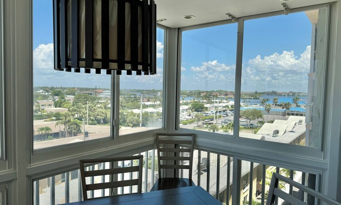 Venice Condo | Charming 2-bedroom condo with direct beach access and pool in wonderful Venice