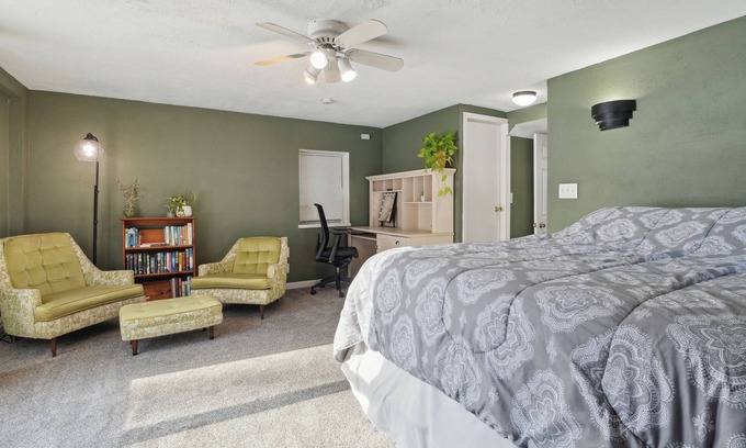 Kendall Cottage | Charming 2-bedroom cottage on crystal clear Gravel Lake