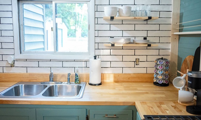 Suring Cottage | Charming 2-bedroom cottage in Suring with AC, WiFi. Pet Friendly