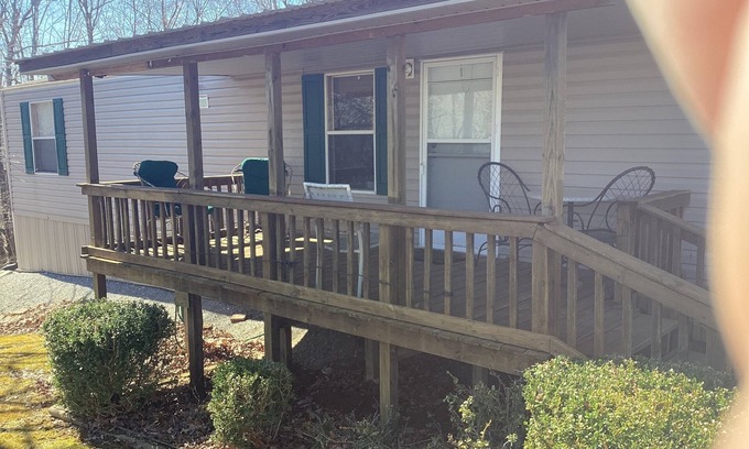 Eddyville House | Charming 2-bedroom mobile home with WiFi, AC in peaceful Eddyville KY.