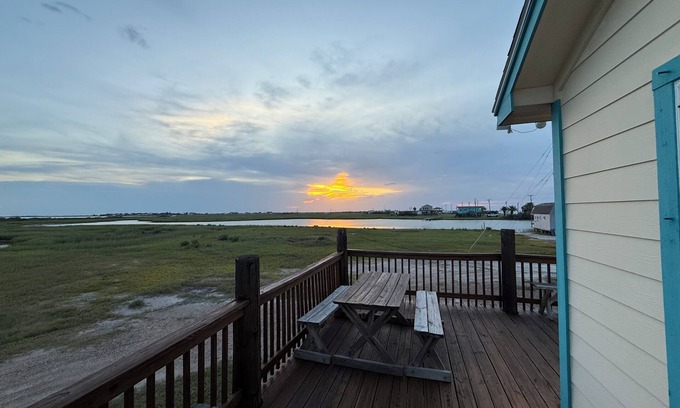 Port Lavaca Cottage | Charming 2-bedroom sporting cottage in beautiful Indianola Tx, close to the fish