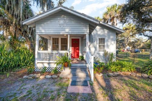 Melbourne Apartment | Charming 2Bd 1Bth Cottage near River - Melwood
