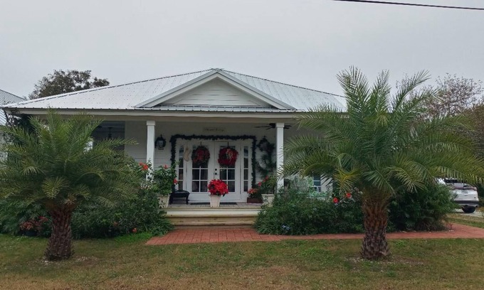 Fernandina Beach Cottage | Charming 2bdrm cottage in beautiful & historic Fernandina Beach on Amelia Island