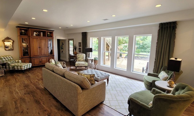 Hoschton Villa | Charming 2bedroom villa in the terrace level of the host home,Completely private