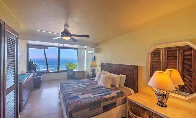 South Shore Hotel Area Condo | Charming 3-bedroom condo in lovely Puerto Vallarta with Beach Access