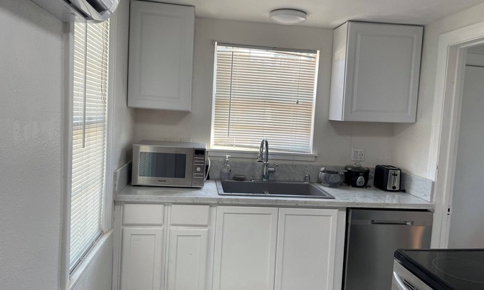 Farmington House | Charming 3-bedroom Calacatta Marble house in serene Farmington CA with WiFi, AC