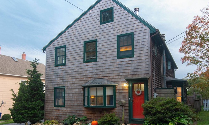 Stonington Cottage | Charming 3-bedroom cottage in Historic Stonington Borough