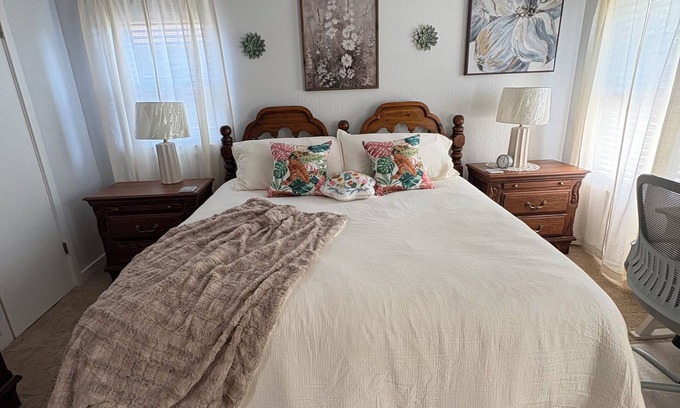 Enid House | Charming 3-bedroom house with heating/AC, family friendly and centrally located.