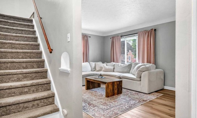 Cleveland House | Charming 3 BR Brick Lodge in Cleveland
