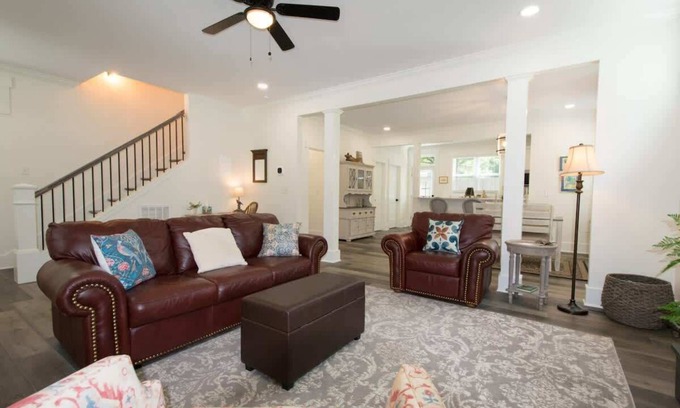 Flat Rock House | Charming 3BR, Balcony, Walk to Flat Rock Playhouse